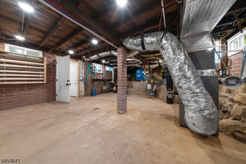 6 Hoover Rd