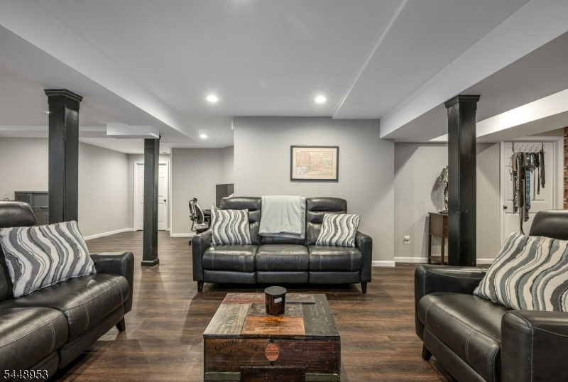 15 Crescent Ridge Rd