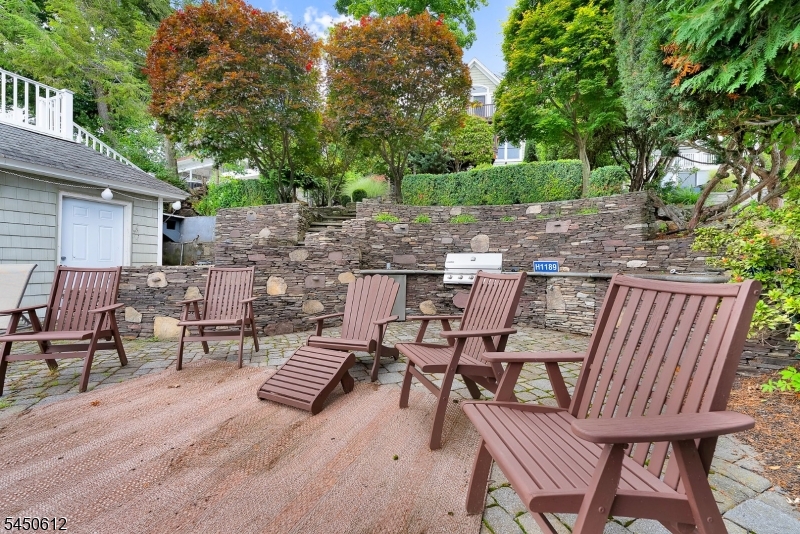 257 Lakeside Blvd