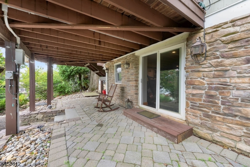 257 Lakeside Blvd