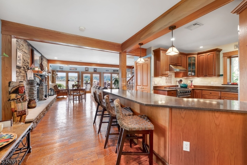 257 Lakeside Blvd
