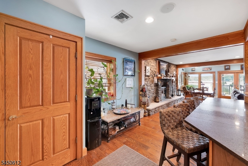 257 Lakeside Blvd