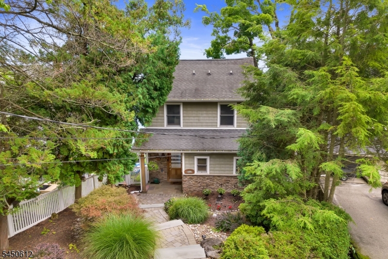 257 Lakeside Blvd