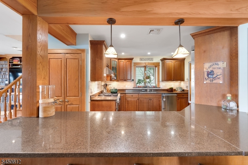 257 Lakeside Blvd
