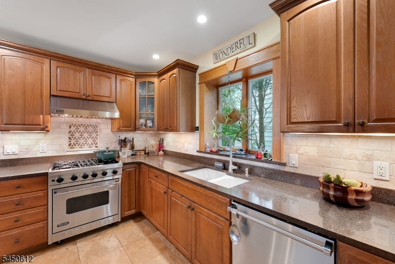 257 Lakeside Blvd