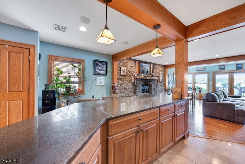257 Lakeside Blvd