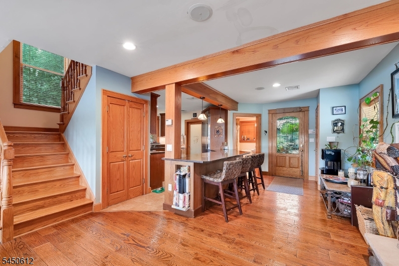 257 Lakeside Blvd