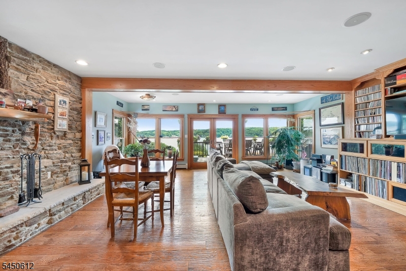 257 Lakeside Blvd