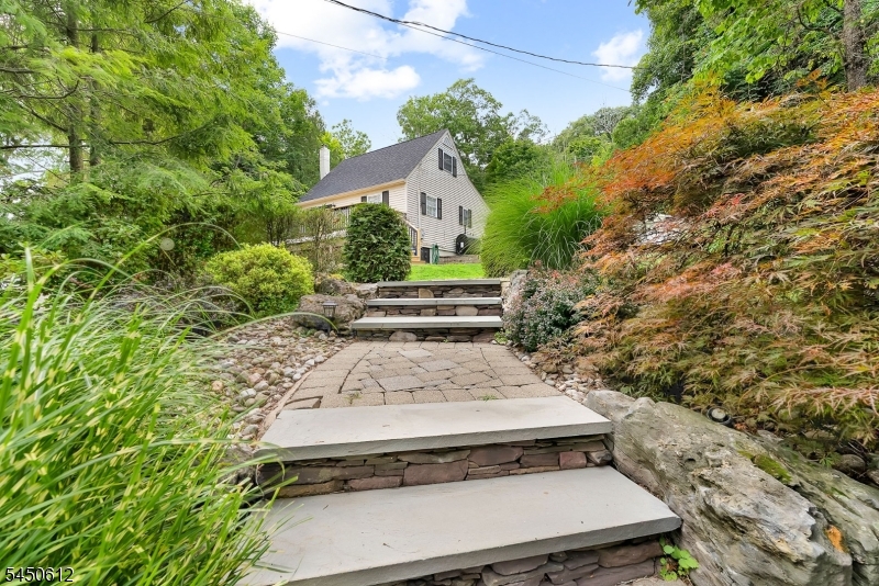 257 Lakeside Blvd