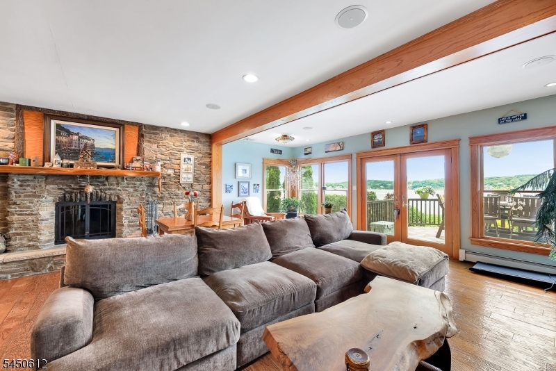 257 Lakeside Blvd