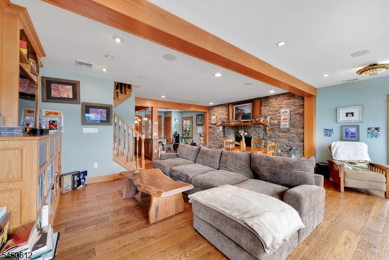 257 Lakeside Blvd