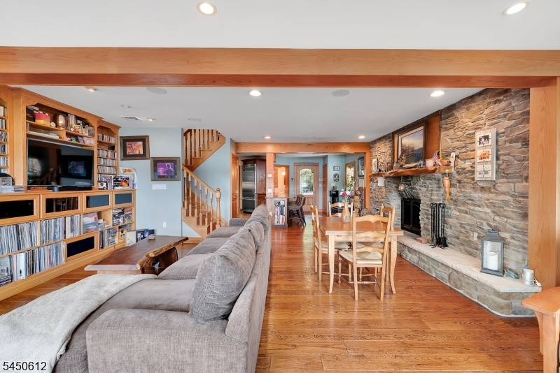 257 Lakeside Blvd