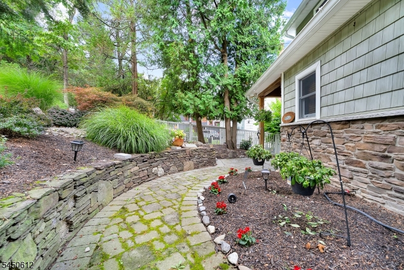257 Lakeside Blvd