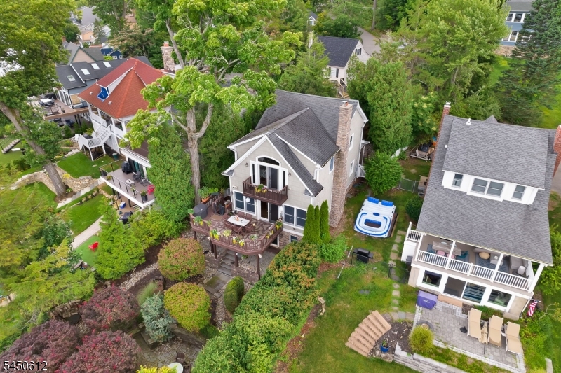 257 Lakeside Blvd