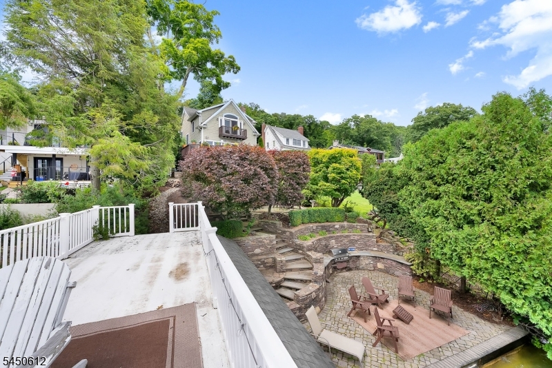 257 Lakeside Blvd