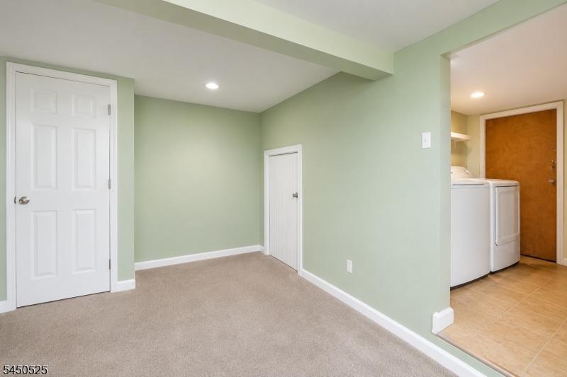 539 Joyce St