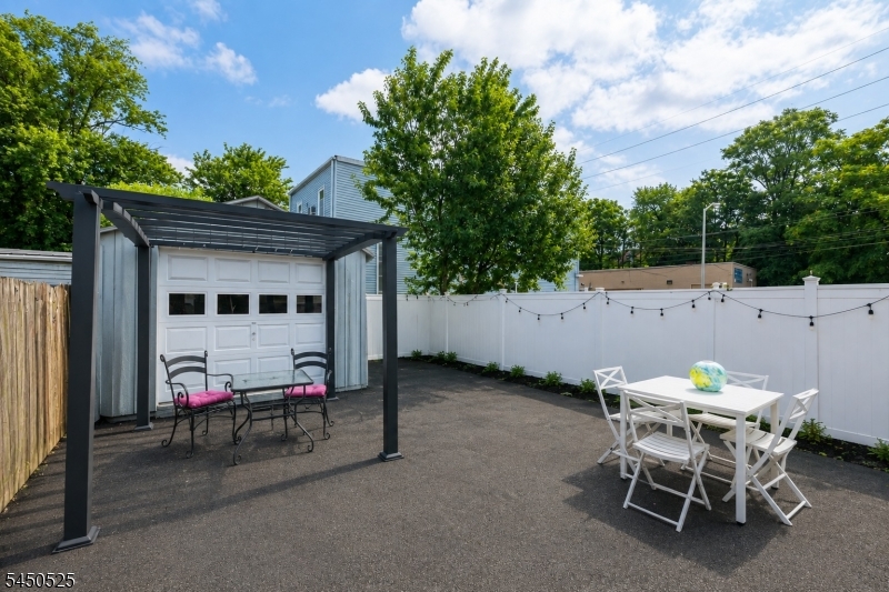 539 Joyce St