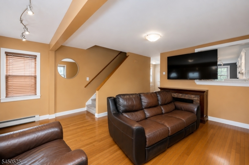 539 Joyce St