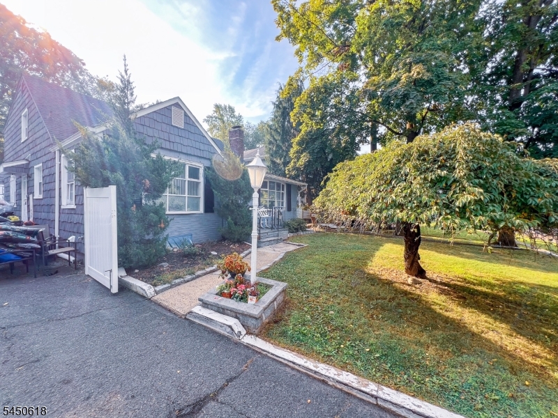 1295 Marion Ave