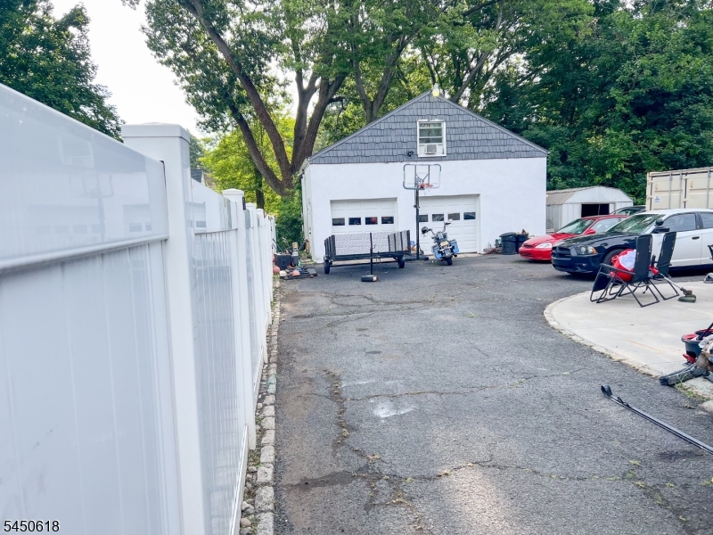 1295 Marion Ave