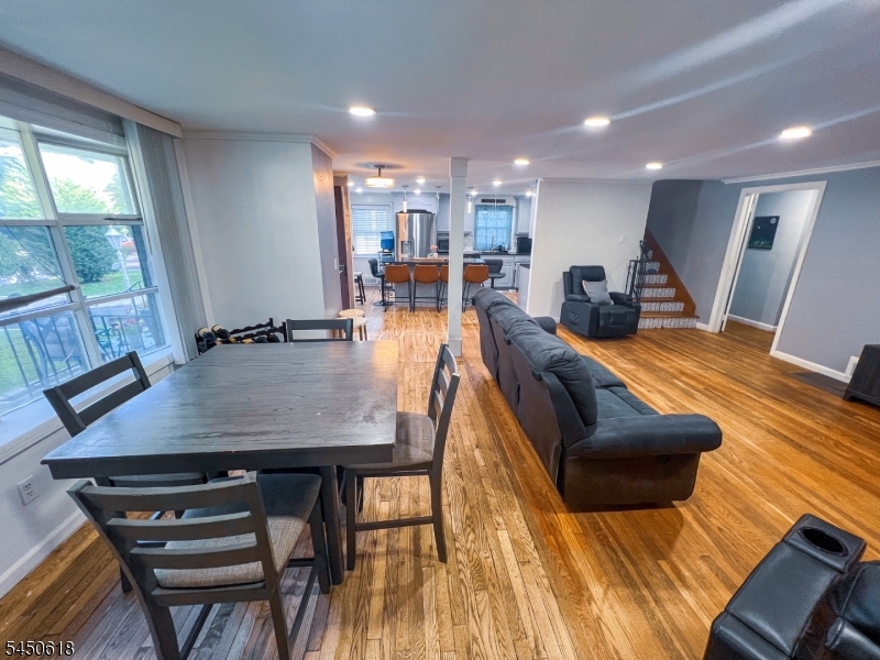 1295 Marion Ave
