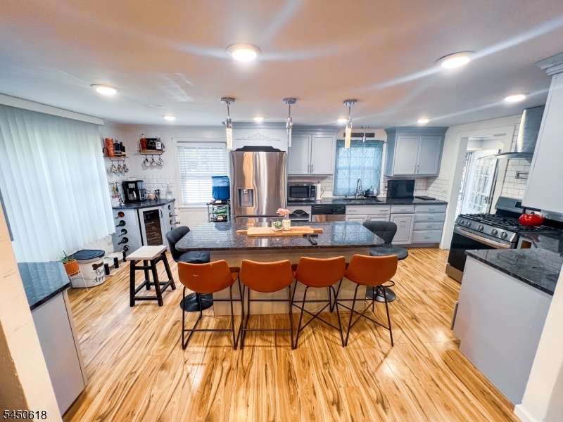 1295 Marion Ave