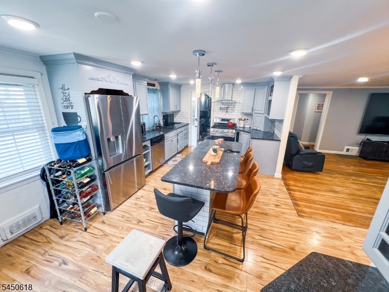 1295 Marion Ave