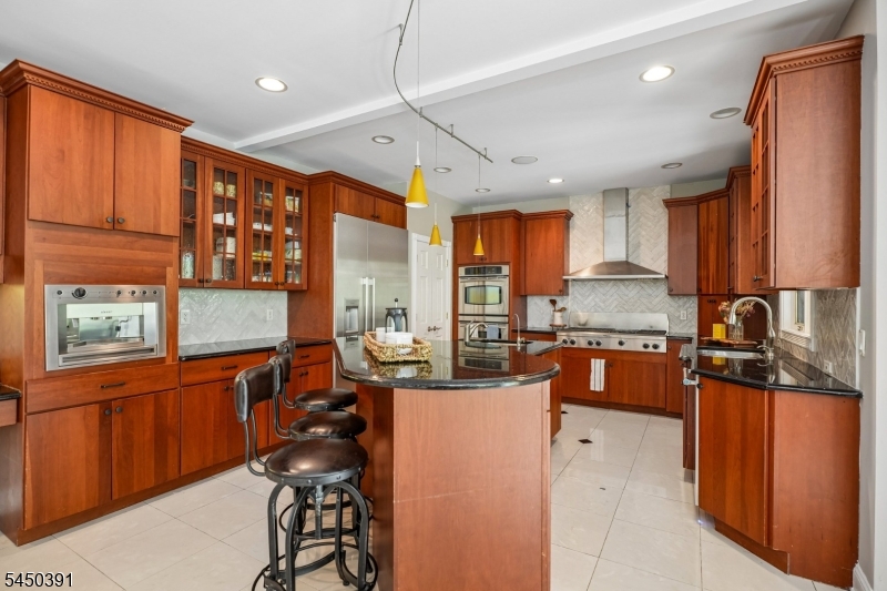 537 Mount Kemble Ave