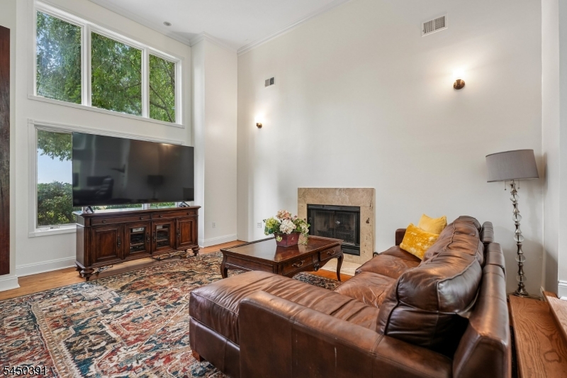 537 Mount Kemble Ave