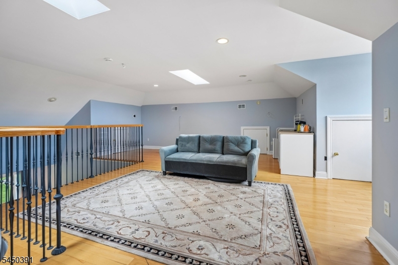 537 Mount Kemble Ave