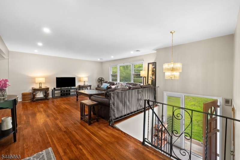 5 Rockaway Pl