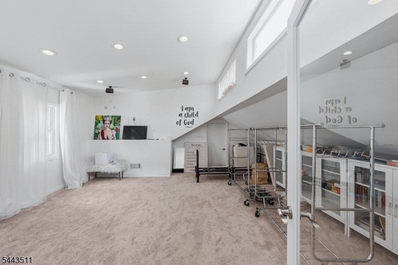 905 Salem Ave