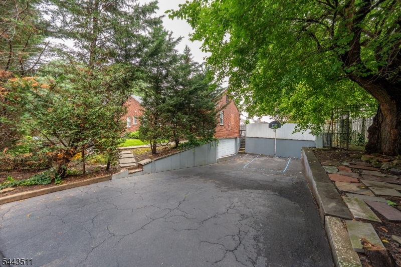 905 Salem Ave