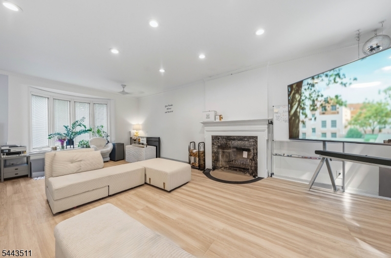 905 Salem Ave
