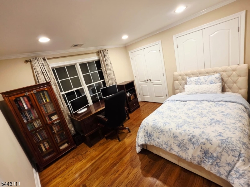 20 Hugenot St