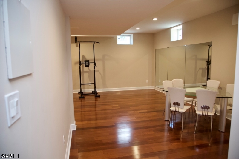 20 Hugenot St