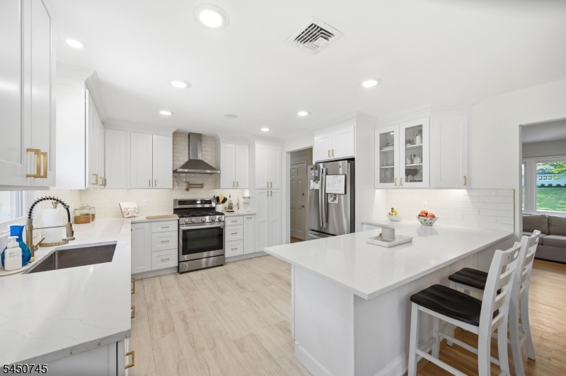 45 Ravine Ave