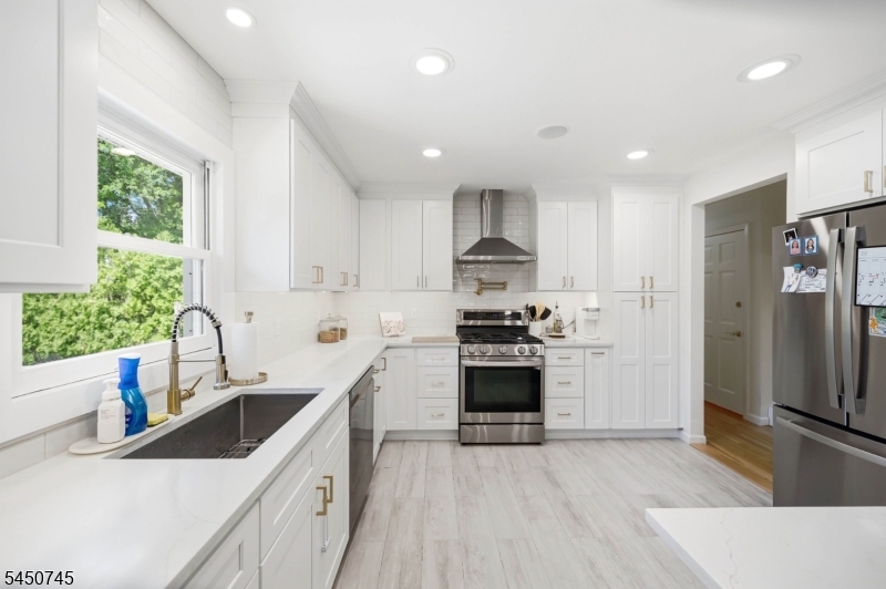 45 Ravine Ave