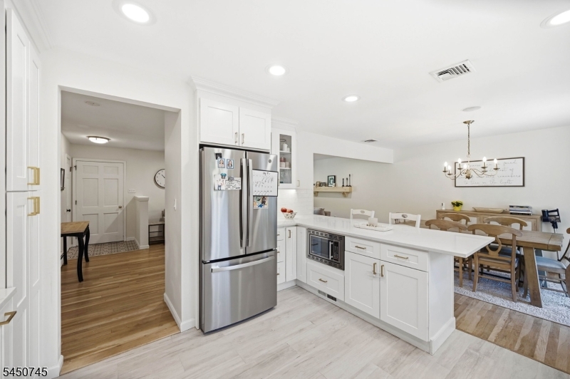 45 Ravine Ave