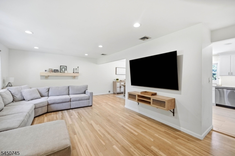 45 Ravine Ave