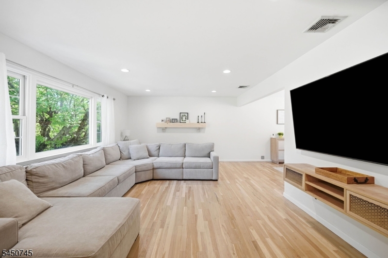 45 Ravine Ave