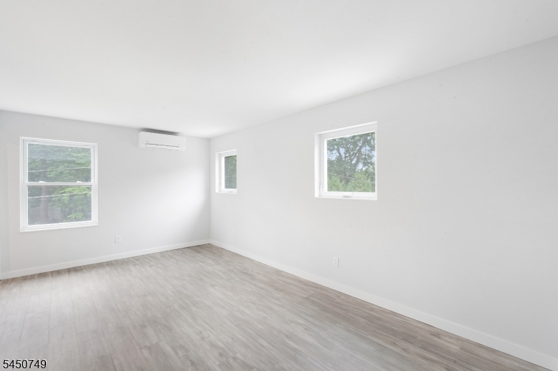 33 Allamuchy Trl