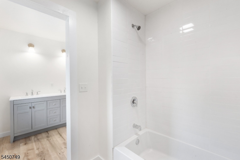 33 Allamuchy Trl