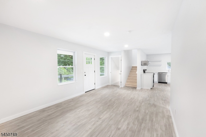 33 Allamuchy Trl