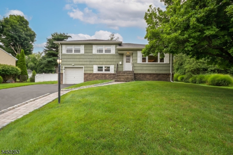 19 Andover Dr