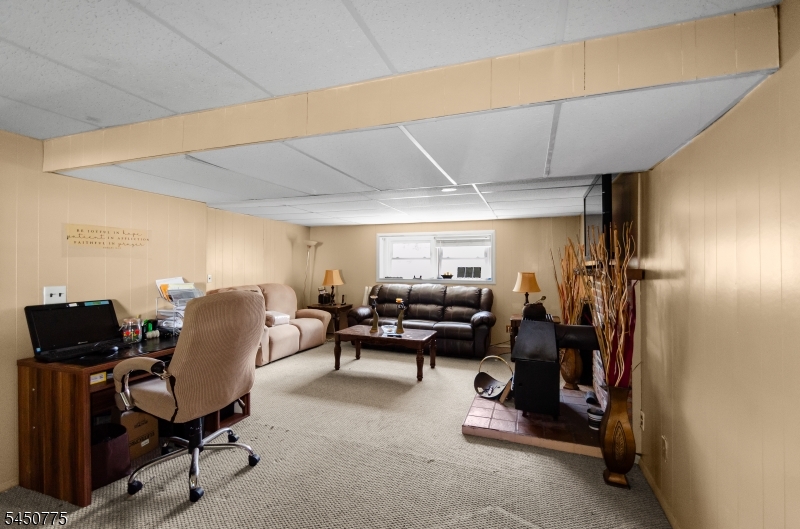 17 Stafford Dr