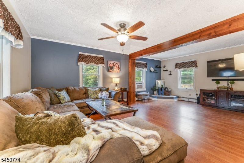5 Harris Ln