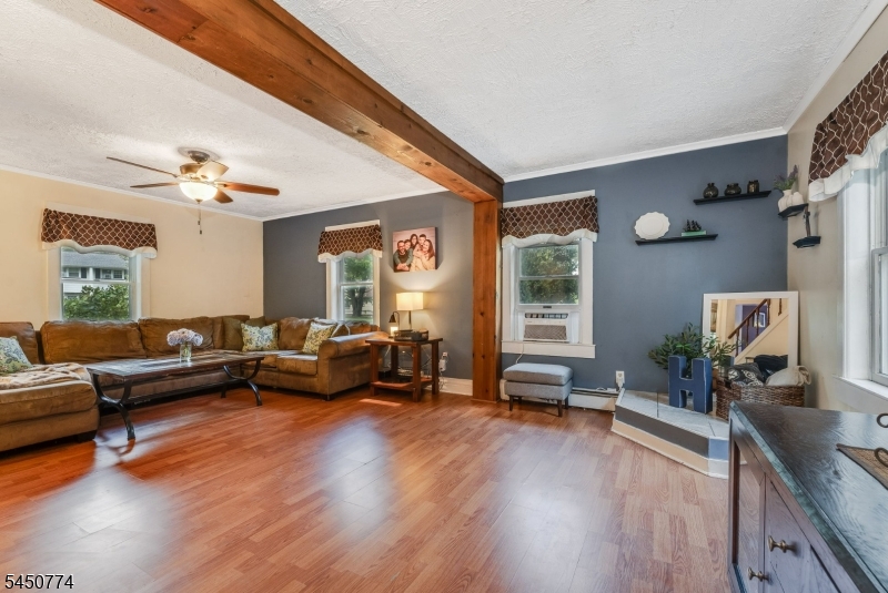 5 Harris Ln