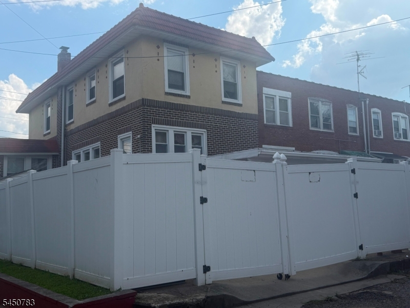 3627 Fremont Ave