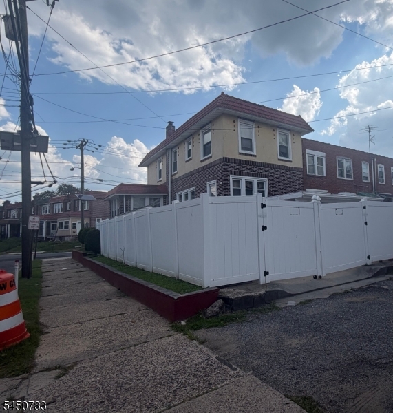3627 Fremont Ave